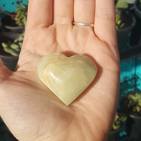 Small Banded Onyx Crystal Heart - Picture 3 of 5